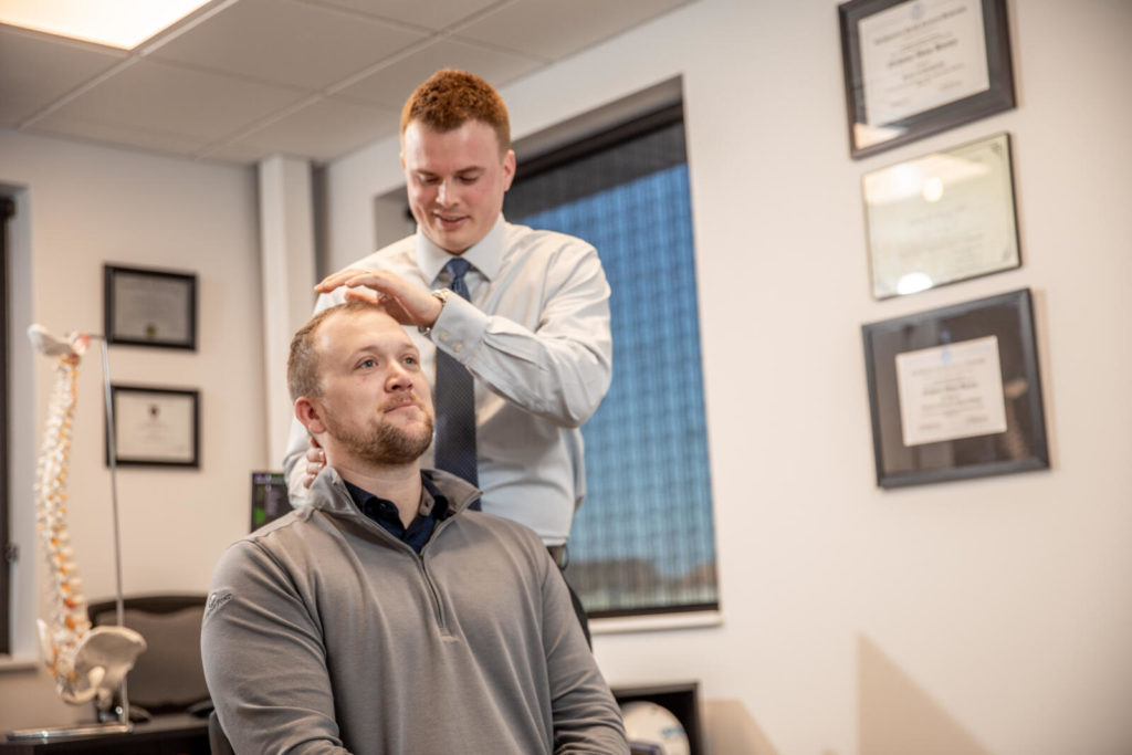 Dr. Jahner attend patient pinched nerve pain