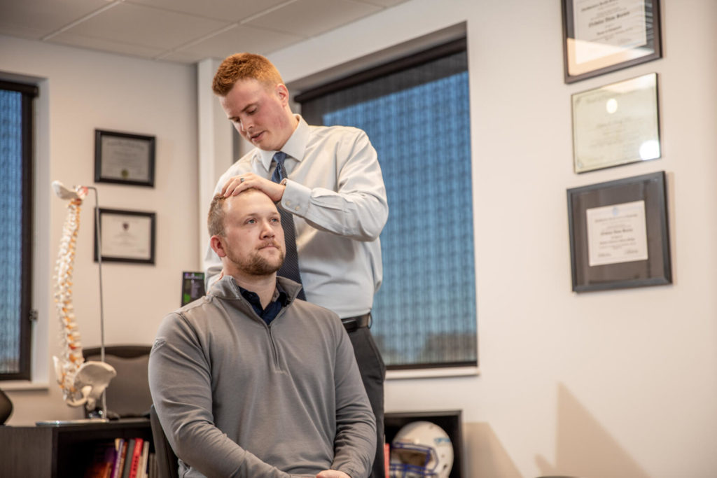 Dr Jahner attend patient neck pain treatment
