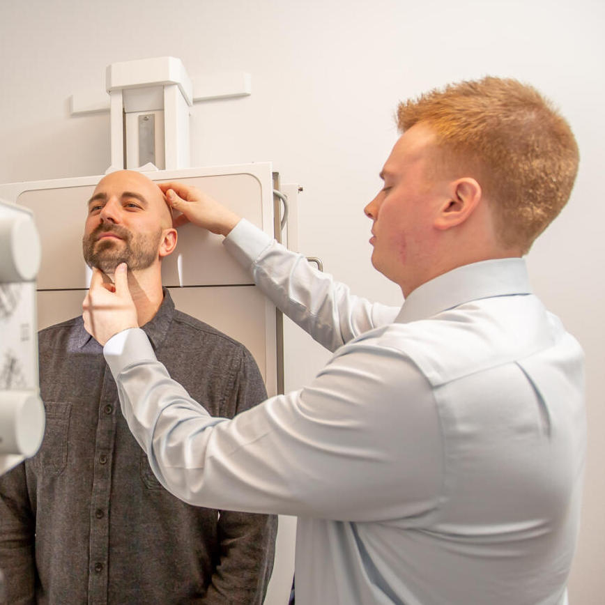 Dr. Andrew Jahne attend patients spine xray
