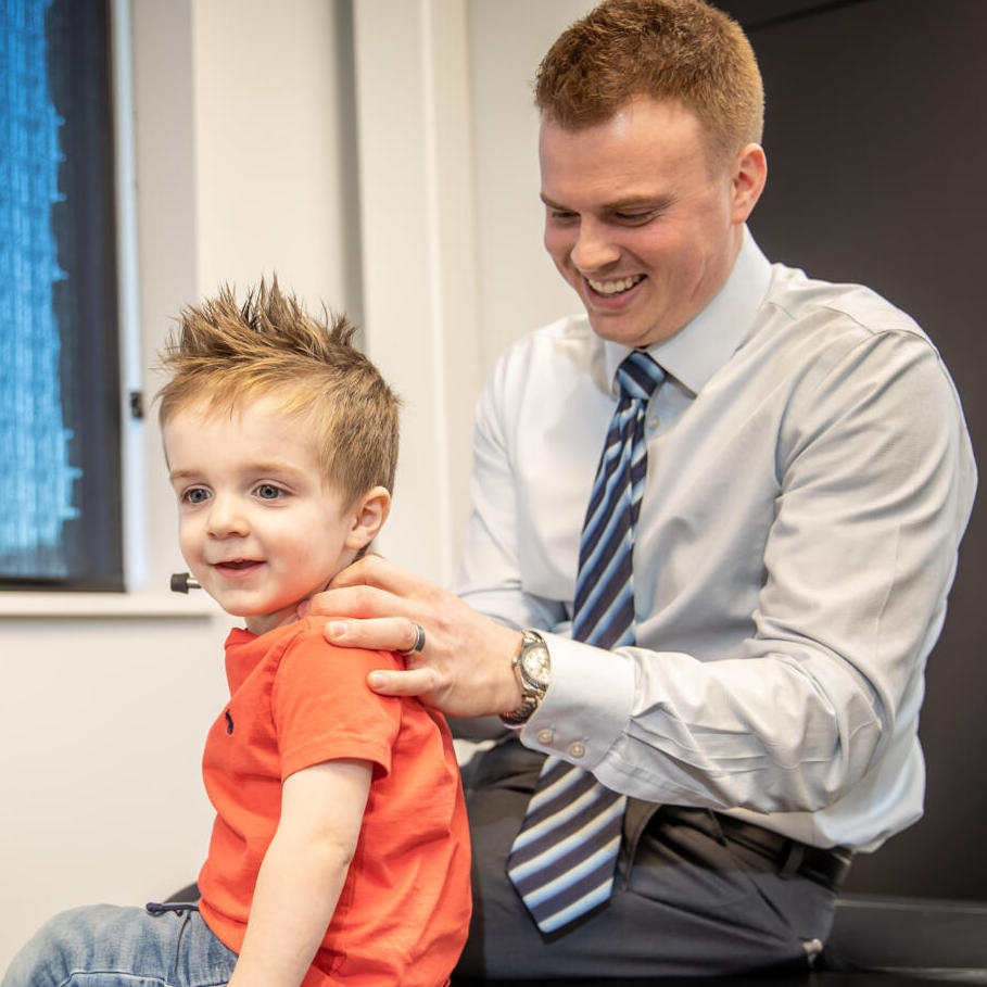 Dr. Andrew Jahner attend to kid pediatric care treatment